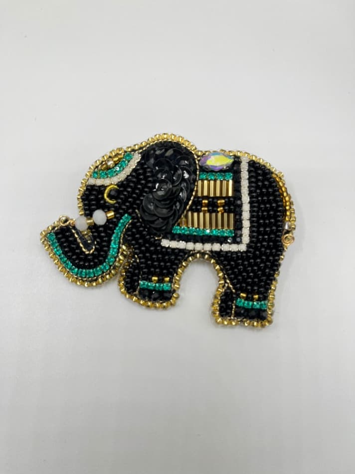 Broche de Elefante Negro