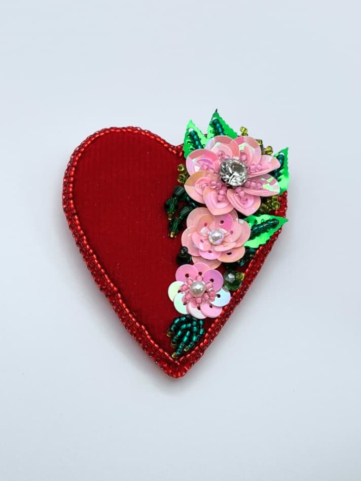 Broche Corazón Terciopelo Con Flores